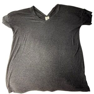 CAbi 5062 Double-V‎ Tee Medium